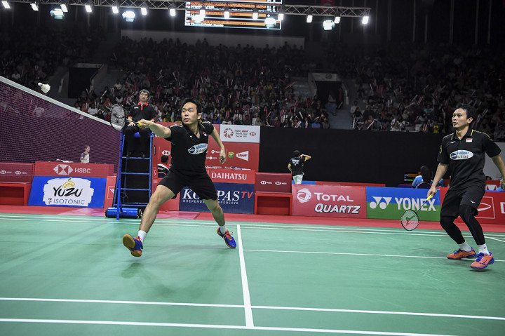 Ahsan/Hendra berhasil meraih kemenangan atas pemain Malaysia, Aaron Chia/Soh Wooi Yik. 