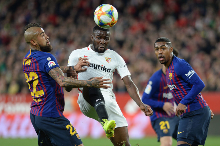 Pelatih Barca Ernesto Valverde mengistirahatkan Lionel Messi diistirahatkan dan membangkucadangkan Luis Suarez serta menurunkan beberapa pemain cadangan dalam laga di Stadion Ramon Sanchez Pizjuan tersebut.