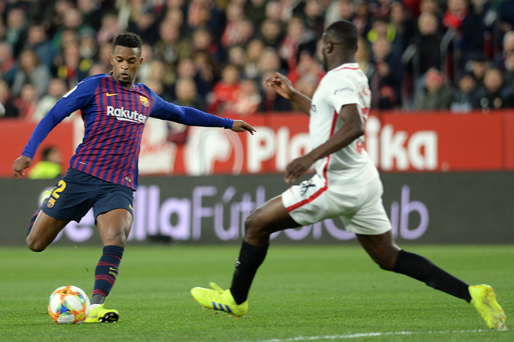 Tendangan pemain belakang Barca asal Portugal Nelson Semedo belum menemui sasaran.