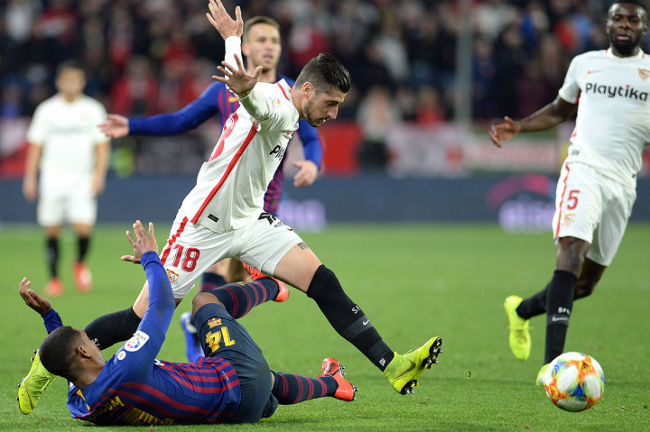 Sementara peluang-peluang dari para pemain Sevilla juga belum membuahkan hasil. Skor 0-0 bertahan hingga jeda.