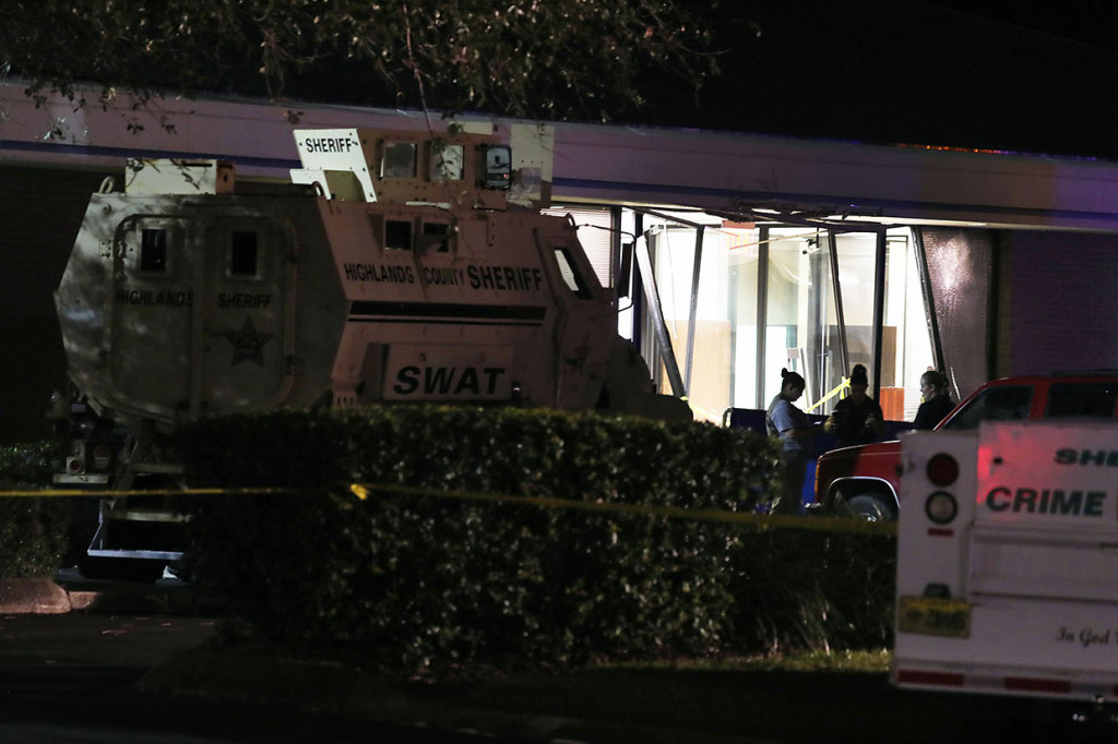 Sedikitnya lima orang tewas akibat penembakan tersebut, sementara tersangka yang diidentifikasi sebagai warga Sebring yang berusia 21 tahun, telah ditahan.