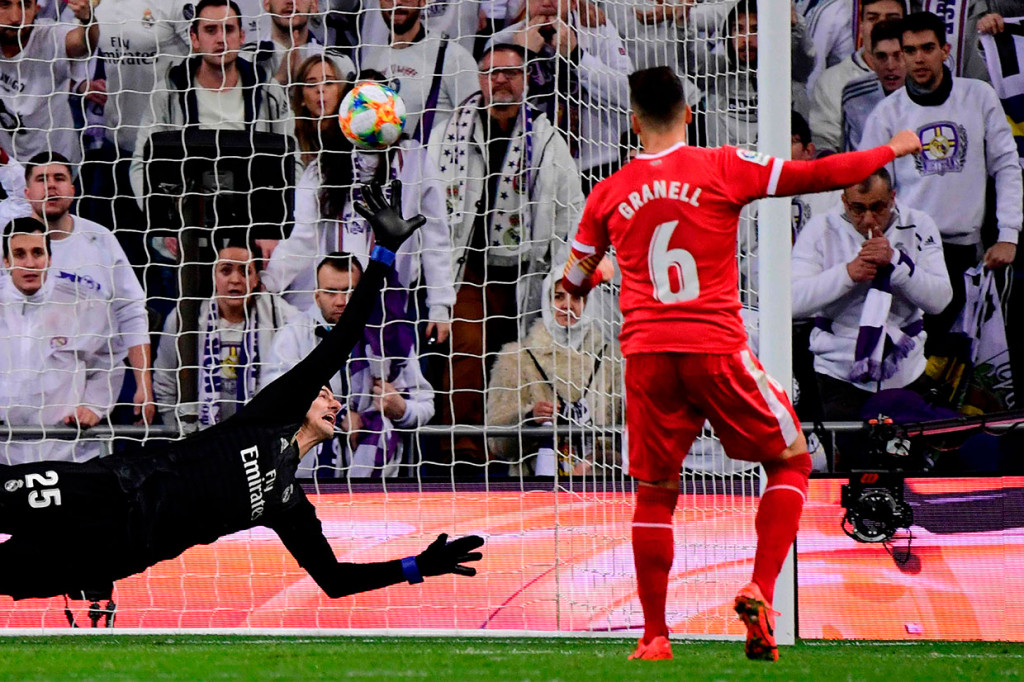 Pada menit ke-66 tim tamu berhasil menyamakan kedudukan lewat Alex Granell juga lewat eksekusi penalti. Penalti diberikan wasit setelah Marcos Llorente menyentuh bola di dalam kotak terlarang.