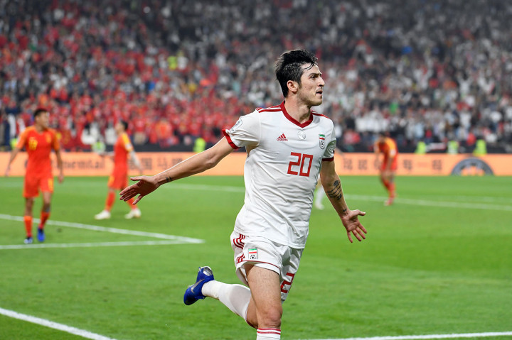 Kemenangan telak Iran atas Tiongkok tak lepas dari penampilan gemilang Sardar Azmoun.

Penyerang 24 tahun itu tampil luar biasa dengan memberikan umpan untuk gol pertama Iran yang dicetak oleh Mehdi Taremi dan mencetak satu gol dalam laga yang digelar di Stadion Mohammed bin Zayed tersebut.