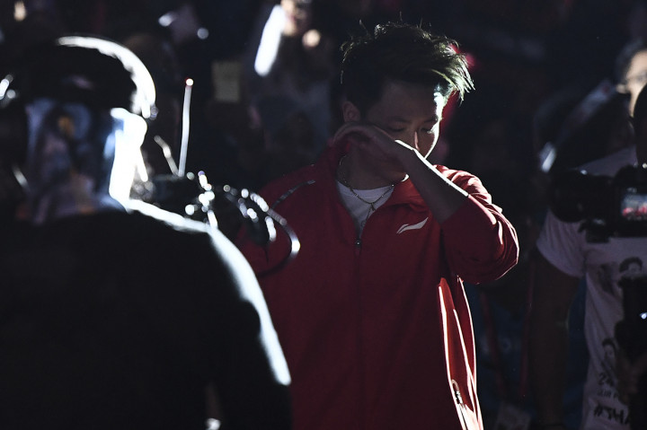 Liliyana Natsir terlihat sangat emosional. Dia tak bisa menahan air matanya. Dia beberapa kali terlihat mengusap matanya di sepanjang acara. Antara Foto/Hafidz Mubarak A