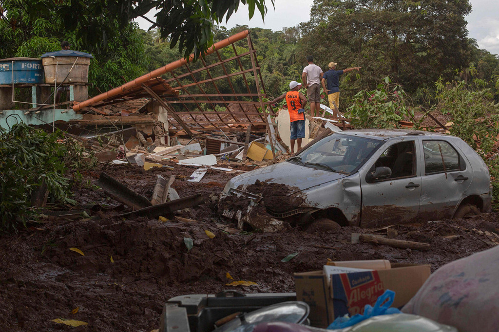 Runtuhnya bendungan itu memuntahkan jutaan ton lumpur berlumpur di seluruh fasilitas dan turun menuju tanah pertanian di samping kota terdekat Brumaldinho. Afp Photo/Mauro Pimentel