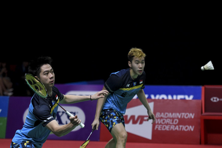 Pasangan Marcus/Kevin menjuarai Indonesia Master setelah menang dengan skor 21-17 dan 21-11.
