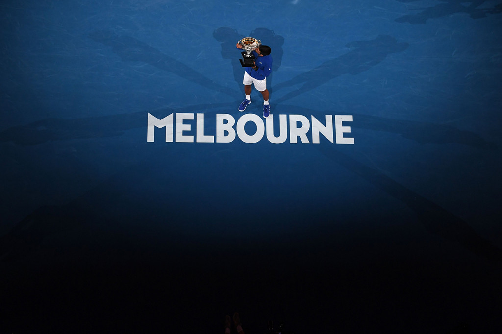 Djokovic kini sudah mengoleksi 15 gelar grand slam di sepanjang kariernya. Ia melewati catatan legenda tenis AS, Pete Sampras, yang punya 14 gelar grand slam. Afp Photo/William West
