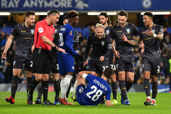 The Blues membuka keunggulan di laga ini pada menit ke-26. Pelanggaran Sam Hutchinson kepada Cesar Azpilicueta di kotak 12 pas berujung penalti untuk tuan rumah.