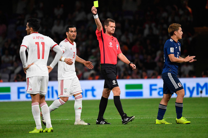 Pada menit ke-24 gelandang Iran Vahid Amiri (11) diganjar kartu kuning karena melakukan pelanggaran terhadap Hiroki Sakai.