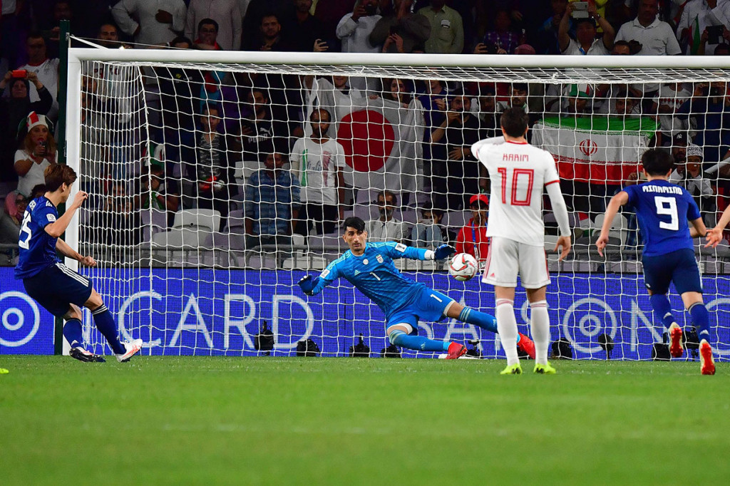 Pemain depan Werder Bremen ini kemudian menggandakan keunggulan timnya menjadi 2-0 dari titik putih pada menit ke-65. Penalti diberikan wasit setelah Morteza Pouraliganji menghalangi operan Takumi Minamino menggunakan tangan. 