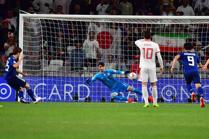 Pemain depan Werder Bremen ini kemudian menggandakan keunggulan timnya menjadi 2-0 dari titik putih pada menit ke-65. Penalti diberikan wasit setelah Morteza Pouraliganji menghalangi operan Takumi Minamino menggunakan tangan. 