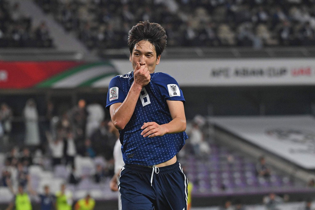 Haraguchi melakukan selebrasi.