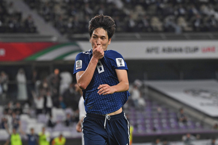 Haraguchi melakukan selebrasi.