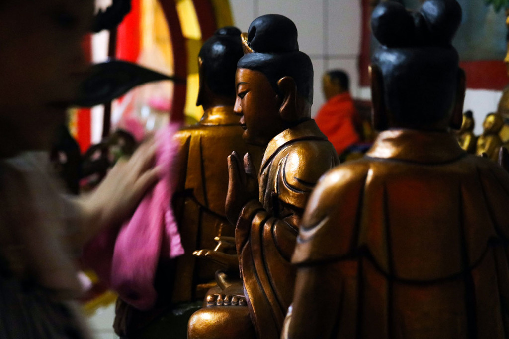 Sejumlah kelenteng melakukan ritual pencucian patung dewa menjelang perayaan tahun baru Imlek 2570 yang jatuh pada Selasa, 5 Februari 2019. Antara Foto/Didik Suhartono