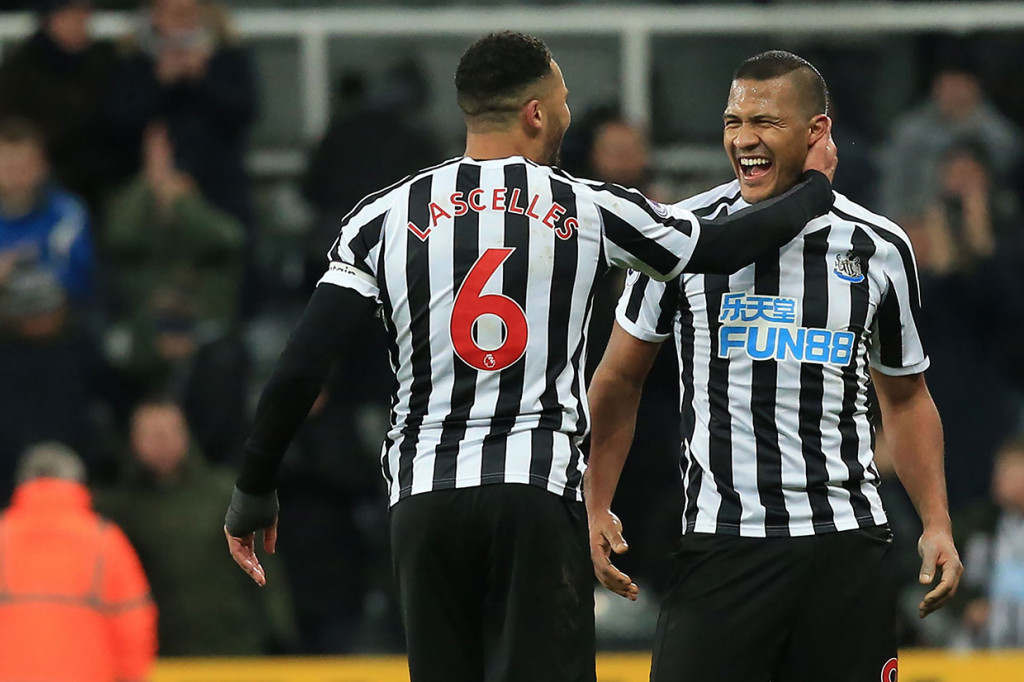 Tuan rumah akhirnya berhasil menyamakan kedudukan melalui Salomon Rondon di menit ke-66 dengan memanfaatkan kelengahan di lini pertahanan City.