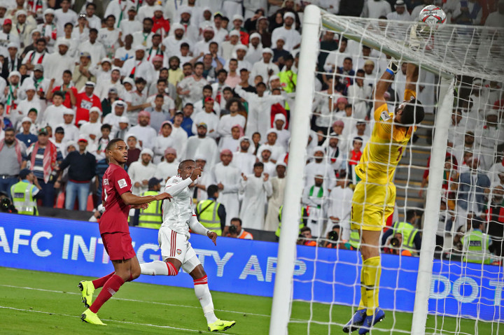 Kapten UEA Ismail Matar juga bermain lebih hidup ketika dia masuk sebagai pemain pengganti dan sempat mengancam gawang Qatar pada menit ke-69 lewat tembakannya. Lagi-lagi Saad membuat penyelamatan gemilang ketika menghalau bola sundulan kepala Ahmed Khalil.