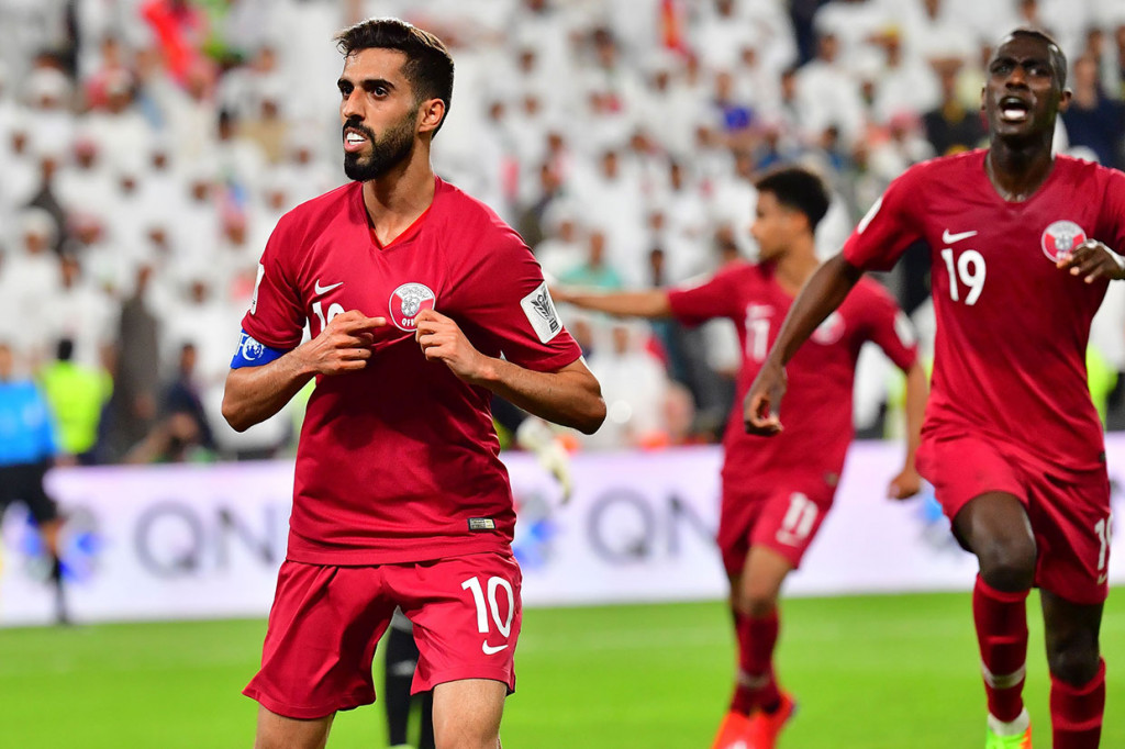 Gebrakan tim tuan rumah tak kunjung datang, justru Hasan Al Haydos mencetak gol ketiga bagi Qatar dengan melakukan chip bola umpan Eisa.