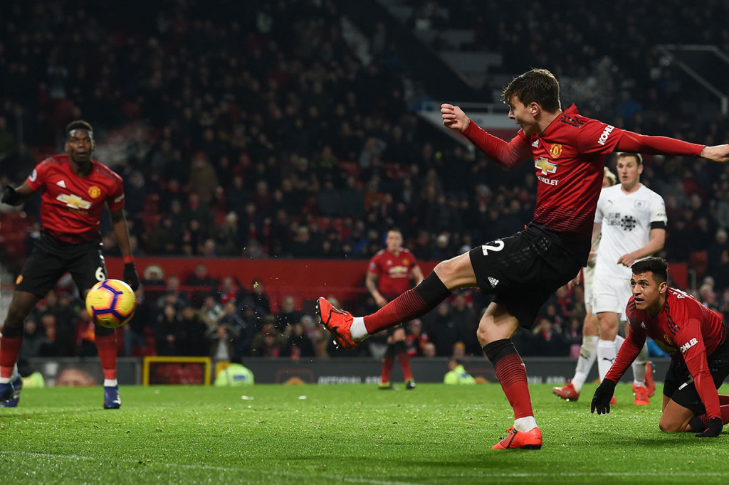 Pada menit ke-92 publik tuan rumah kemudian bersorak gembira saat Victor Lindelof menjebol gawang Burnley, memanfaatkan bola rebound sundulan Alexis Sanchez digagalkan kiper Burnley, Tom Heaton.