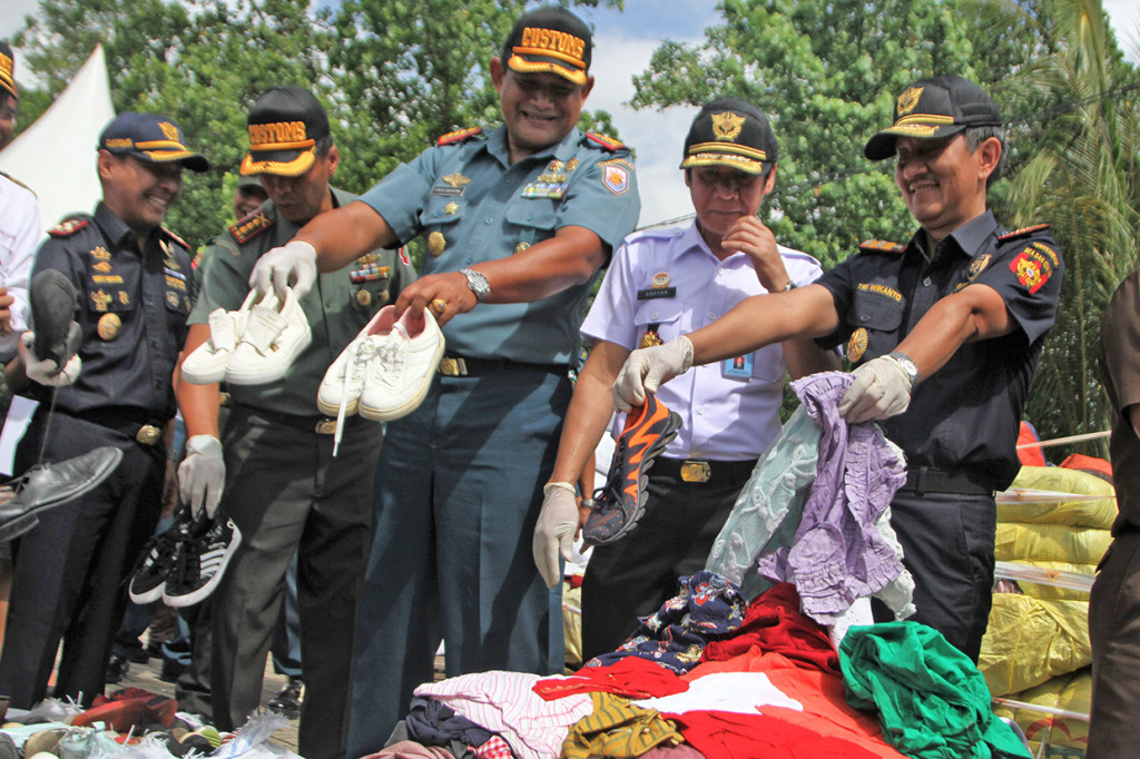 Kepala Kantor Wilayah Bea Cukai Sulawesi Bagian Selatan, Padmoyo Tri Wikanto mengatakan bahwa penangkapan tersebut merupakan sinergi dari Bea Cukai, TNI dan Polri yang telah berhasil menggagalkan upaya penyelundupan barang bekas yang dinilai ilegal.