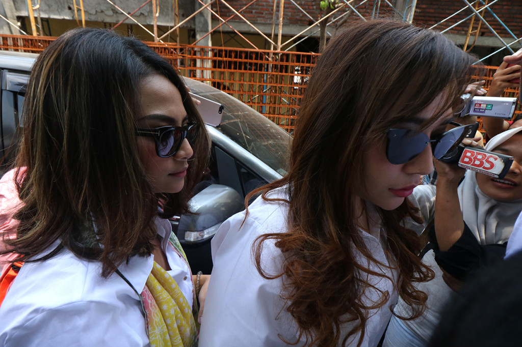 Kombes Pol Frans Barung Mangera mengatakan usai diperiksa nanti, Vanessa tak diizinkan kembali ke rumahnya, namun langsung ditahan selama 20 hari ke depan. Antara Foto/Didik Suhartono