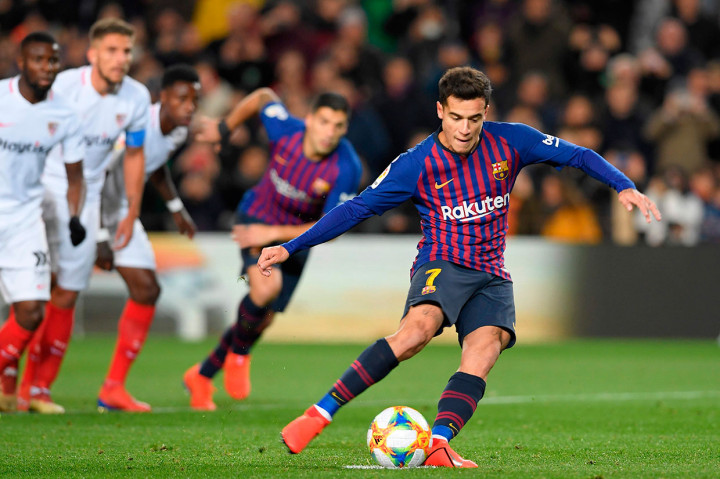 Philipe Coutinho yang maju sebagai algojo berhasil menuntaskan tugasnya dengan baik untuk membawa timnya unggul 1-0.