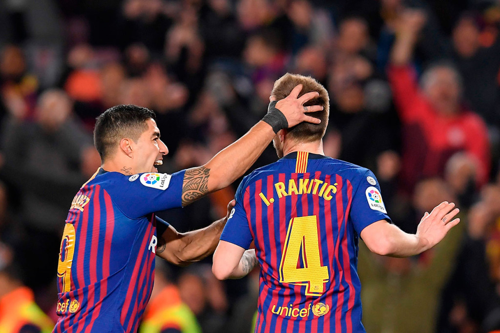 Ivan Rakitic menggandakan keunggulan timnya pada menit ke-31, meneruskan umpan Arthur dari tengh lapangan. Agregat sama kuat 2-2 bertahan hingga jeda.