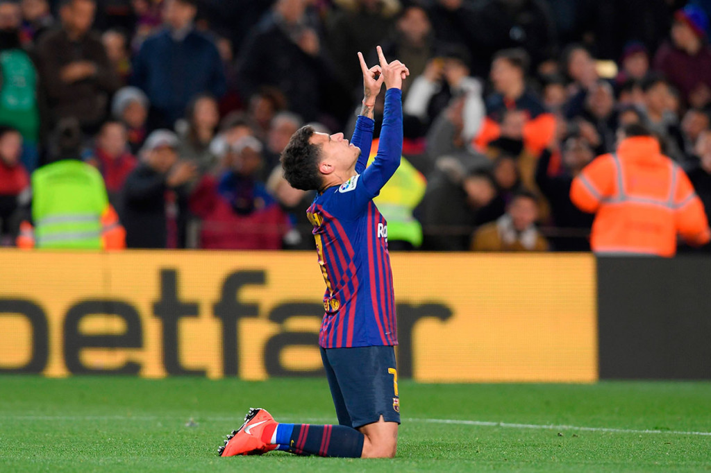 Pada menit ke-52 Coutinho kembali mencatatkan namanya di papan skor untuk membawa timnya unggul 3-0.