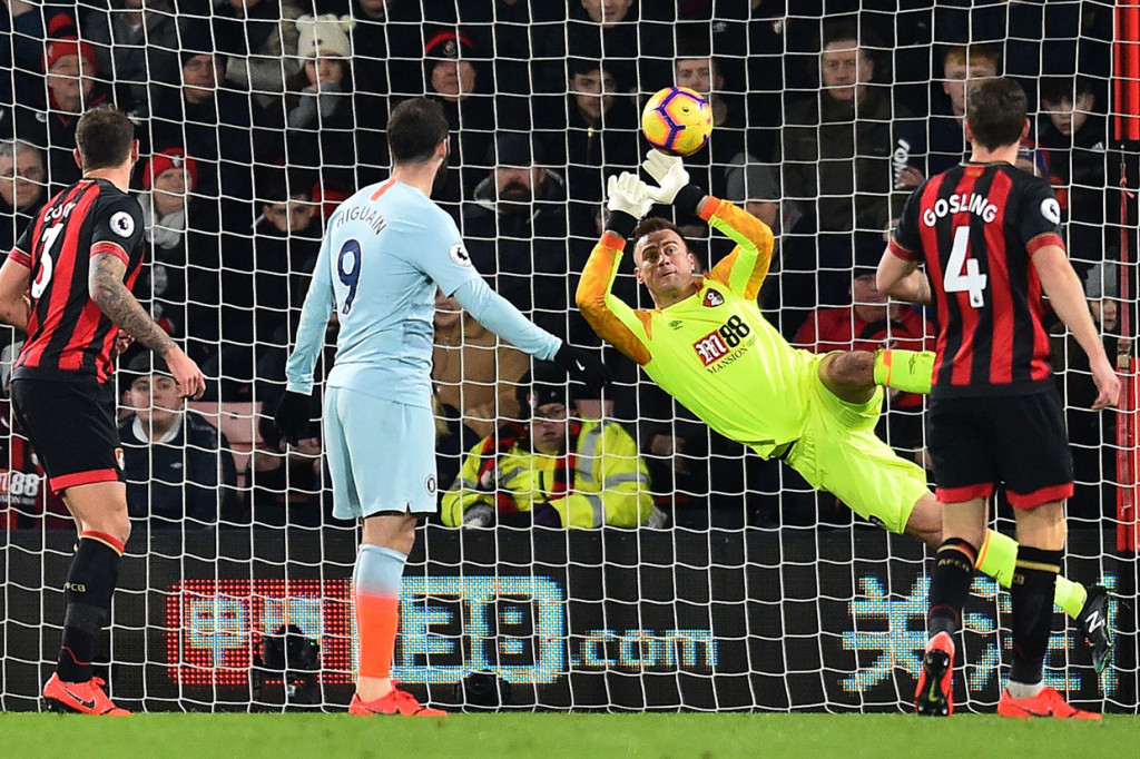 Chelsea sebenarnya mendominasi laga pertama, namun tetap kesulitan mencetak gol karena rapatnya pertahanan tuan rumah dan kecemerlangan penjaga gawang Artur Boruc.