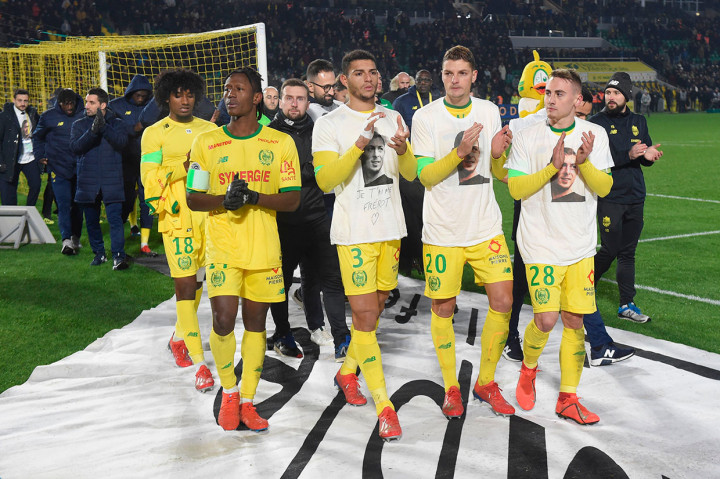 Sebuah upacara penghormatan kepada pemain berusia 28 tahun itu berlangsung penuh emosi sebelum pertandingan Liga 1 Prancis, Nantes menghadapi Saint-Etienne dan berakhir imbang 1-1. Tayangan video di layar lebar yang menceritakan perjalanan Sala sebagai pemain Nantes juga ditampilkan sebelum pertandingan dimulai.