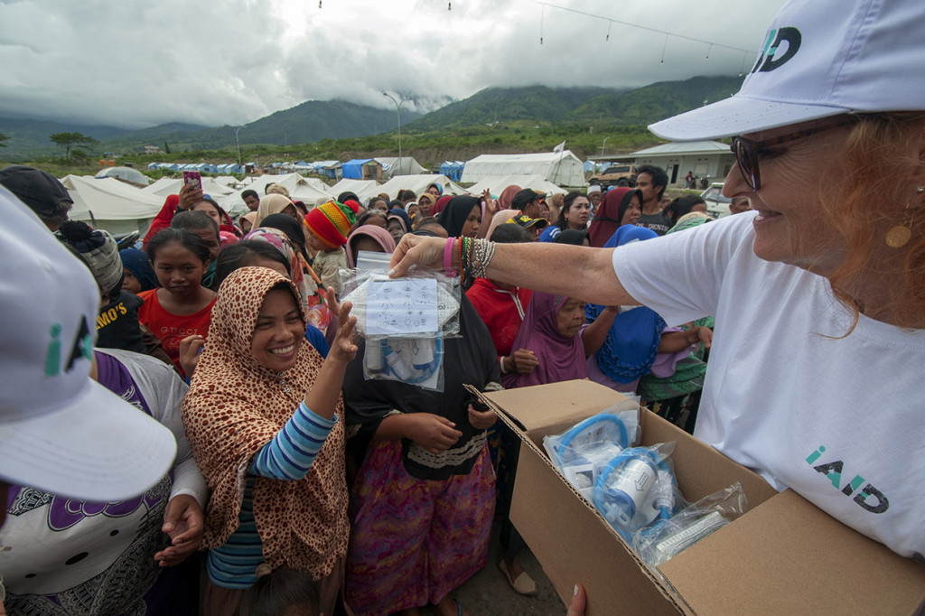 Sejumlah lembaga kemanusiaan internasional ikut turun tangan membantu korban bencana gempa, tsunami, dan likuifaksi di Palu, Sigi dan Donggala yang menurut data yang telah divalidasi pemerintah setempat menyebabkan sedikitnya 4.340 jiwa tewas, lebih dari 90 ribu rumah rusak, dan 72.999 jiwa mengungsi.