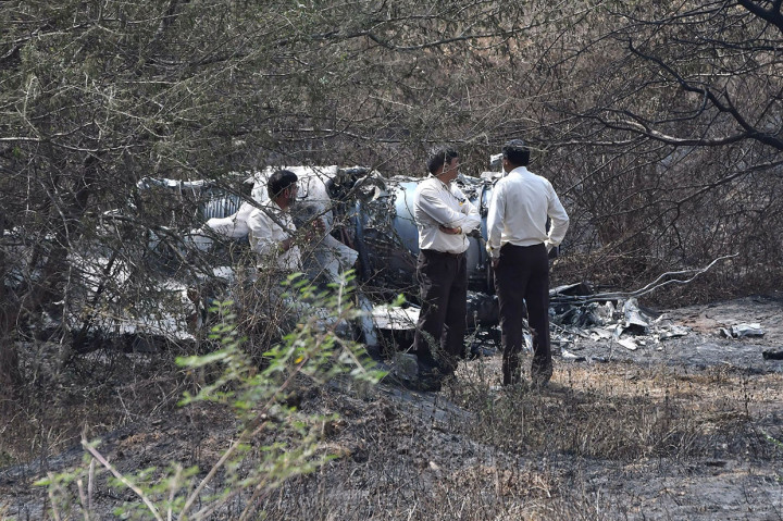 Mirage 2000 jatuh di pinggiran kompleks bandara Hindustan Aeronautics Ltd (HAL), Kota Bengaluru, tidak lama setelah lepas landas, menewaskan dua pilot. Seorang pilot tewas di lokasi, sementara pilot lainnya tewas saat dibawa menuju rumah sakit.