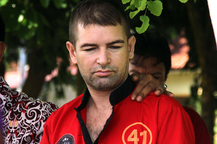 Seperti diketahui, Dorfin ditangkap pada 21 September 2018, setibanya di Bandara Internasional Zainuddin Abdul Madjid, Praya, Lombok Tengah. Dari barang bawaan Dorfin diamankan barang bukti narkoba diduga narkotika jenis methylenedioxy methamphetamine (MDMA) seberat 2.477,95 gram, satu bungkus besar serbuk putih diduga narkotika jenis ketamine seberat 206,83 gram, satu bungkus serbuk berwarna kuning jenis amphetamine dengan berat 256,69 gram, dan 850 butir diduga ekstasi. AFP Photo/Pikong