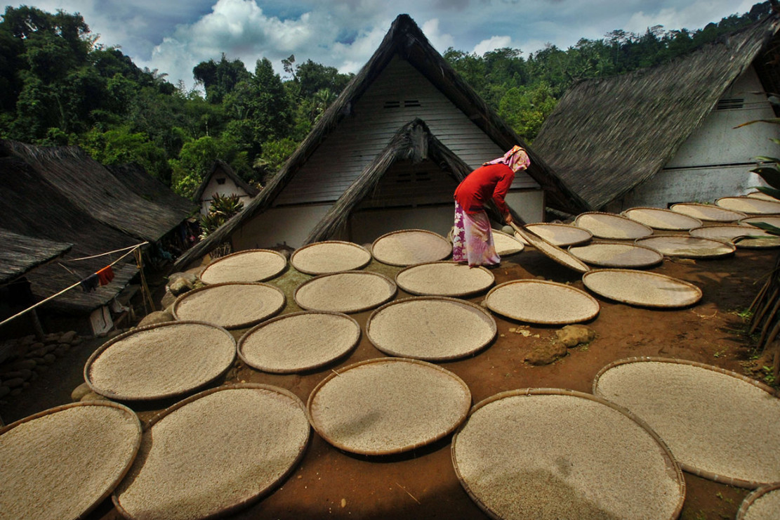 Merawat Tradisi di Kampung Naga