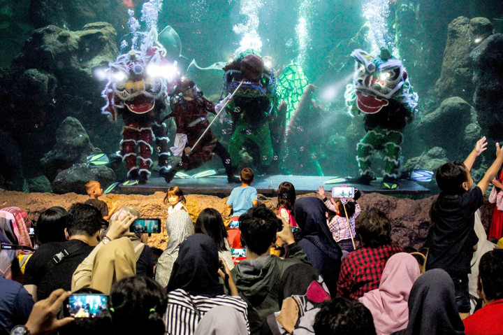 Pertunjukan dalam rangka memeriahkan Tahun Baru Imlek 2570 tersebut mengangkat tema 'The Legend of 12 Shio' yang digelar hingga 5 Februari 2019.