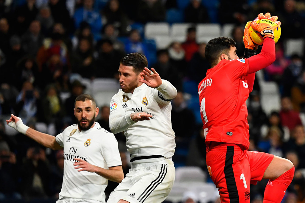 Setelah gol Benzema, tak ada lagi peluang yang berhasil diciptakan oleh Real Madrid di babak pertama. Skor 1-0 pun bertahan hingga turun minum.