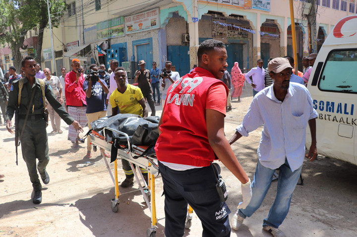 Sedikitnya 11 orang tewas akibat ledakan bom mobil tersebut. 