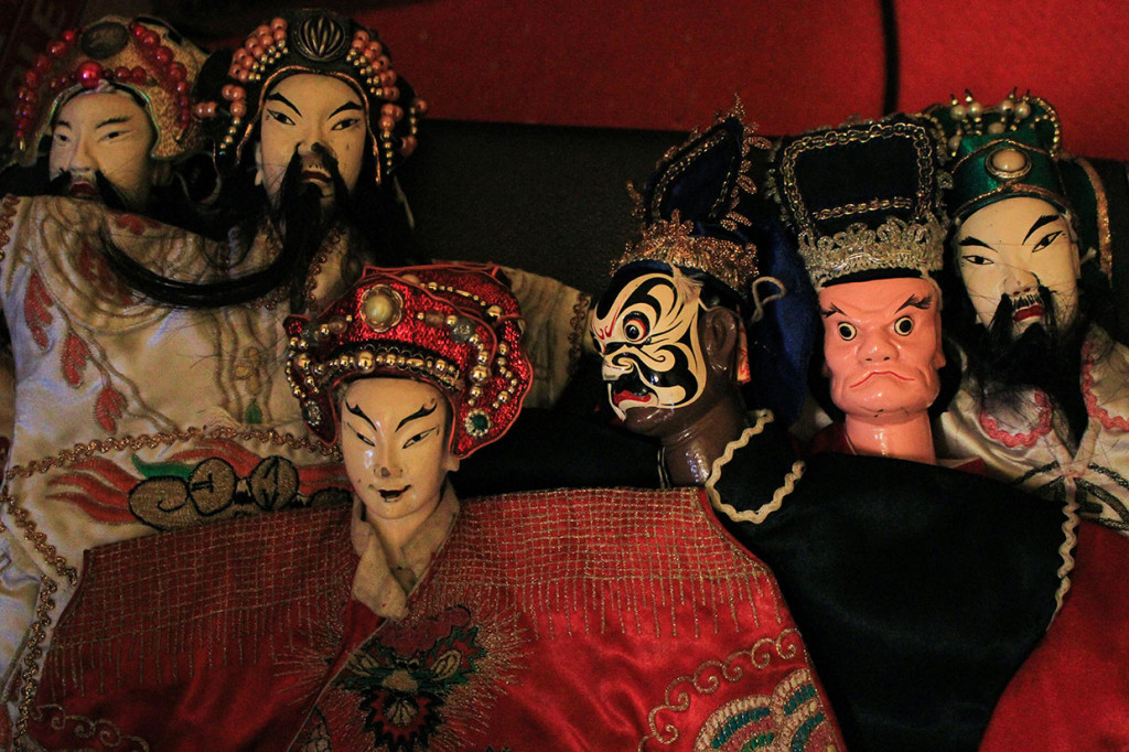 Wayang Potehi merupakan seni pertunjukan hasil percampuran budaya Tionghoa dan Jawa yang dimainkan sebelum dan sesudah perayaan Imlek. Terbuat dari kayu mahoni lunak dan dibalut oleh aneka kostum khas negeri tirai bambu. Beranekaragam karakter wayang potehi yang dipentaskan dan ada beberapa karakter utama yang sering muncul seperti Sun Go Kong, Cut Pat Kay, dan Sie Kong.