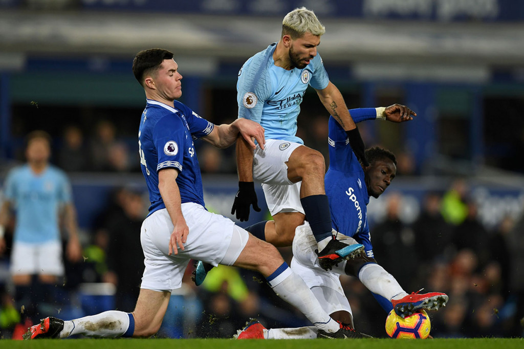 Meski bermain di kandang lawan Manchester City tampil dominan sejak awal laga. Namun gempuran para pemain City masih dapat diredam pertahanan tuan rumah.