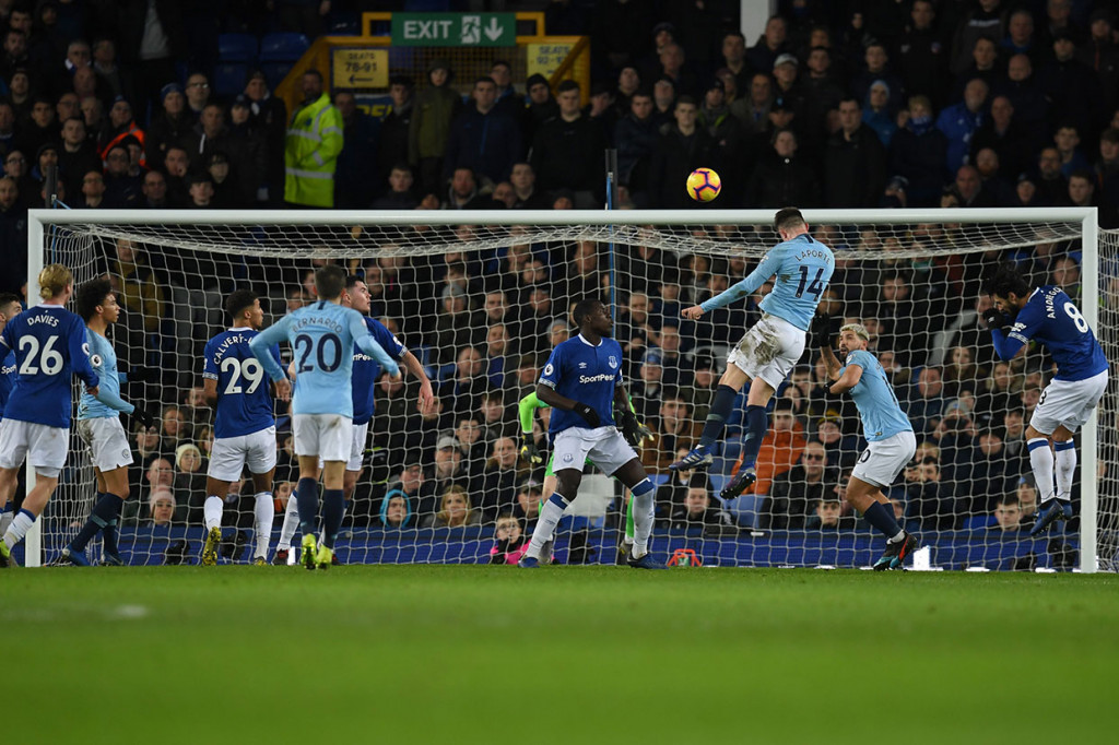 City akhirnya berhasil menjebol gawang Everton di penghujung babak pertama lewat tandukan Aymeric Laporte menyambut umpan silang David Silva.