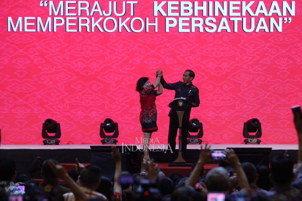 Menurut dia, pada tahun sebelumnya perayaan Imlek dilakukan oleh masing-masing organisasi tionghoa sehingga terpecah-pecah. 