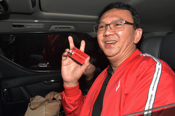 BTP memamerkan kartu tanda anggota (KTA) PDI Perjuangan. Dia telah resmi menjadi kader PDIP sejak 26 Januari 2019 lalu.