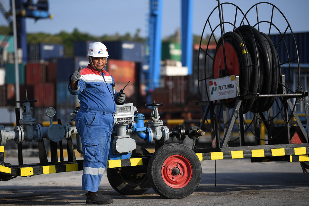 Harga BBM yang tadinya Rp 100.000 kini turun drastis menjadi Rp 6.450 (Premium) dan Rp 5.150 (Solar). BBM Satu Harga memang untuk rakyat, harganya pun sangat merakyat. Kini, para petani di Sabu pun, bisa menanam bawang hingga berhektar-hektar di atas lahan mereka. BBM Satu Harga menjadi jembatan kesejahteraan bagi petani bawang. 