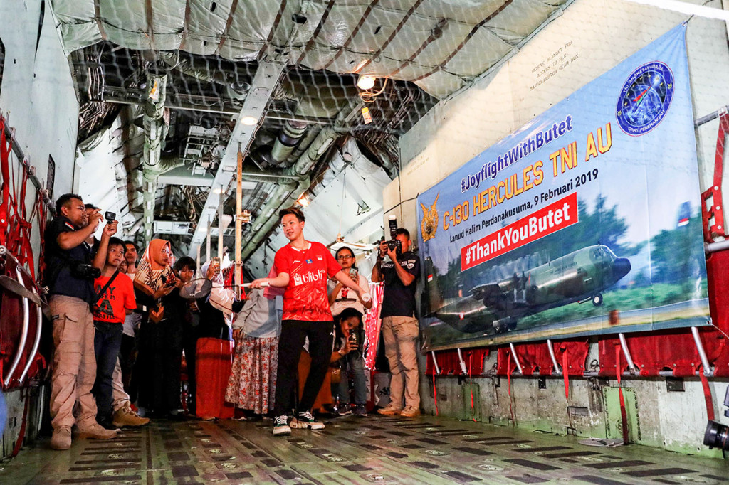 Kegiatan bertajuk #JoyflightWithButet ini digelar TNI AU sebagai apresiasi kepada Butet yang telah menjadi pahlawan Indonesia di bidang bulu tangkis. Antara Foto/Humas PP PBSI-Widya Amelia