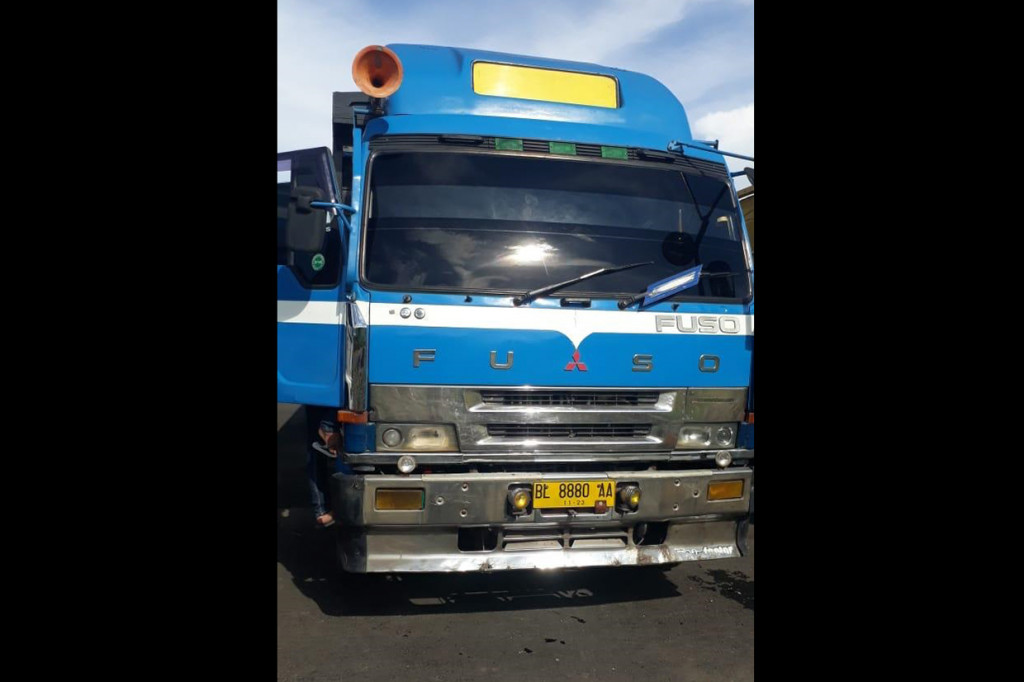 Awalnya BNN mendapatkan informasi dari masyarakat terkait adanya upaya pengiriman sabu menuju Jakarta via Pelabuhan Banten. Pemberi informasi menyebutkan sabu itu diangkut dengan menggunakan dua unit truk tronton.