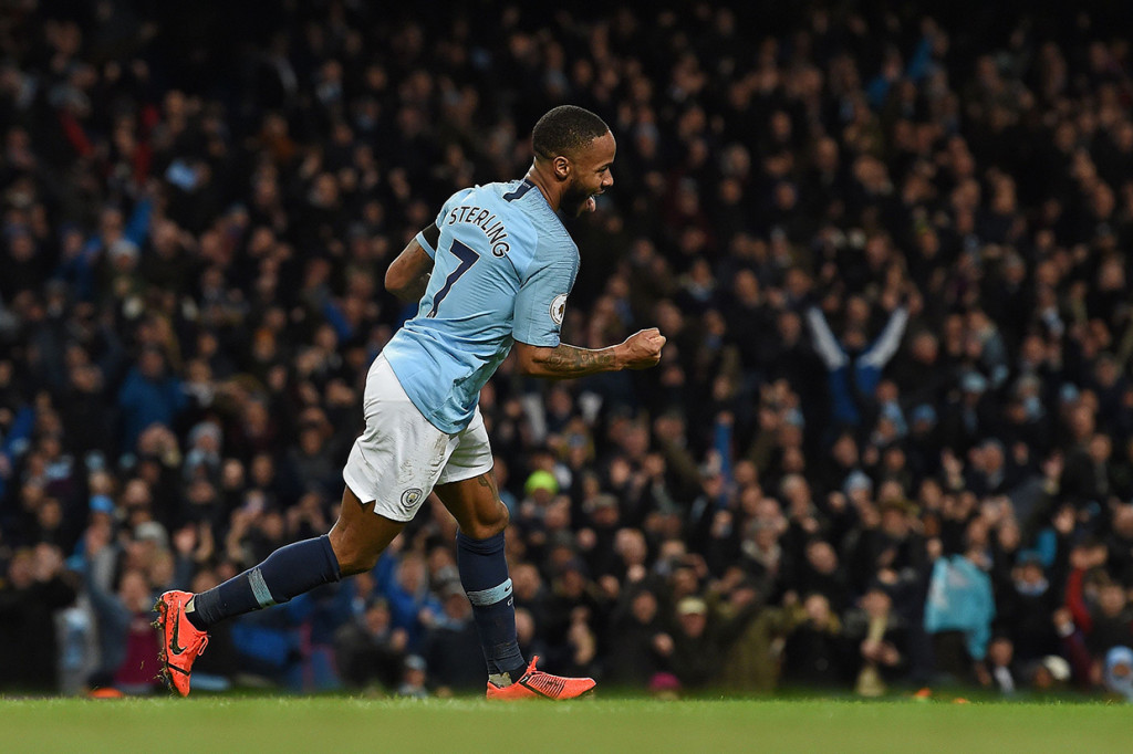 Raheem Sterling juga tampil brilian dengan menciptakan dua gol. Afp Photo/Paul Ellis