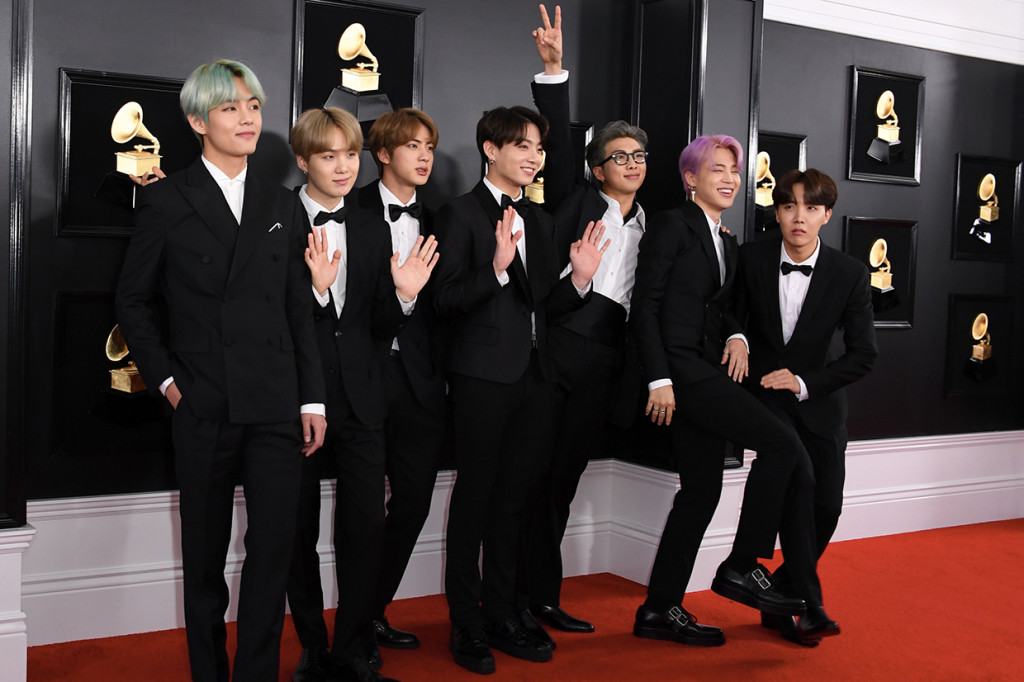 Karena hal tersebut, bisa dibilang BTS telah melakukan sebuah gebrakan dan secara tidak langsung ikut mengangkat nama desainer lokal ke kancah internasional. Afp Photo/Valerie Macon