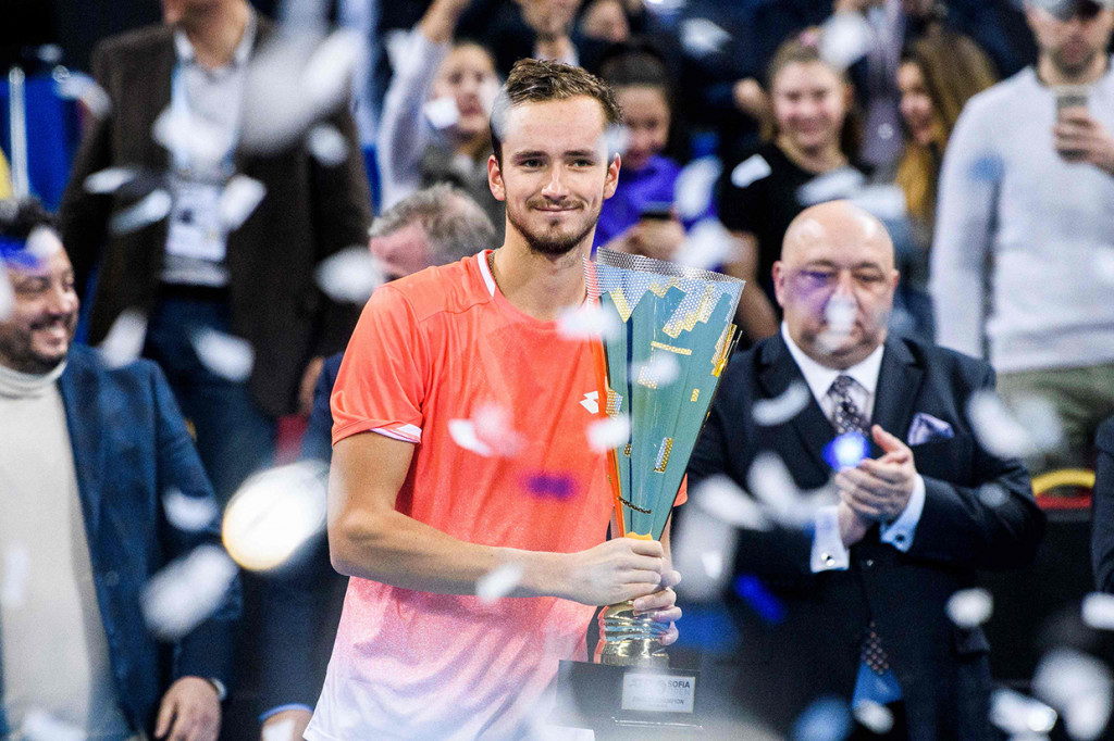 Petenis Rusia Daniil Medvedev berhasil menjadi juara Sofia Open 2019, setelah mengalahkan petenis Hongaria, Marton Fucsovics, dengan skor 6-4, 6-3.
