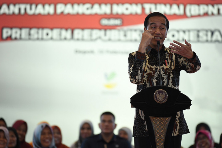 Jokowi meminta keluarga penerima PKH menggunakan bantuan dari pemerintah dengan baik. Misalnya dimanfaatkan untuk menambah gizi anak atau keperluan pendidikan anak. Jangan sampai bantuan tersebut disalahgunakan.