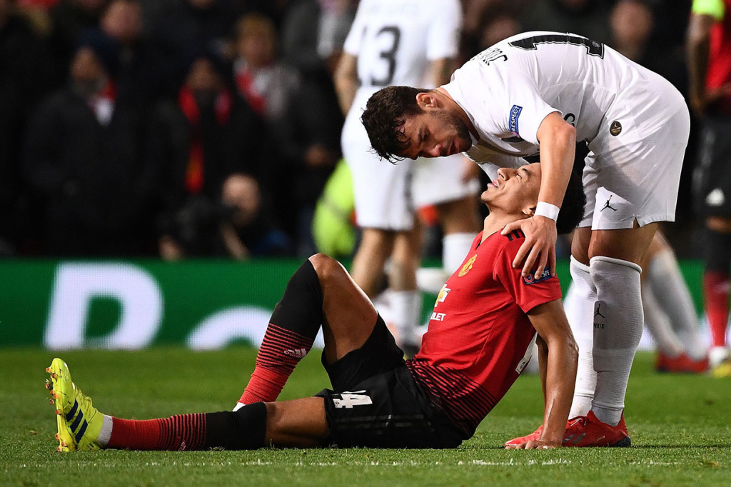 MU pun harus menarik Jesse Lingard menjelang turun minum karena cedera. Pelatih United Ole Gunnar Solskjaer pun melakukan dua pergantian, Juan Mata untuk Anthony Martial dan Alexis Sanchez untuk Lingard.