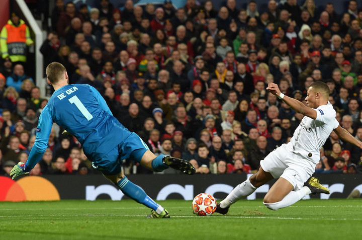 Tim tamu memiliki peluang emas lewat Kylian Mbappe, hanya saja tendangan striker asal Prancis itu masih melebar di depan gawang.